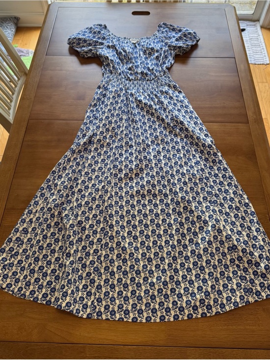 Boden Dresses & Skirts - Boden Blue & White Floral Midi Dress 🌼💙